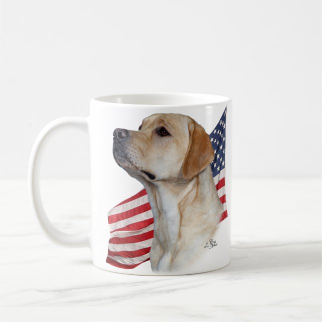 Taza De Café Cabeza amarilla del labrador retriever y bandera (Izquierda)