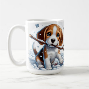 Taza De Café Cachorro jugando en la nieve con un palo en invier