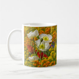 Taza De Café Cachorros blancos cultivando flores de colores