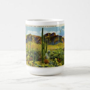 Taza De Café Cactus gigantes en el paisaje desértico de postal 