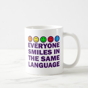 TAZA DE CAFÉ CADA UNO SONRÍE EN LA MISMA LENGUA