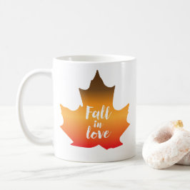 Taza De Café Caer en la hoja de amor