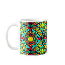 Café amarillo con estampado azul