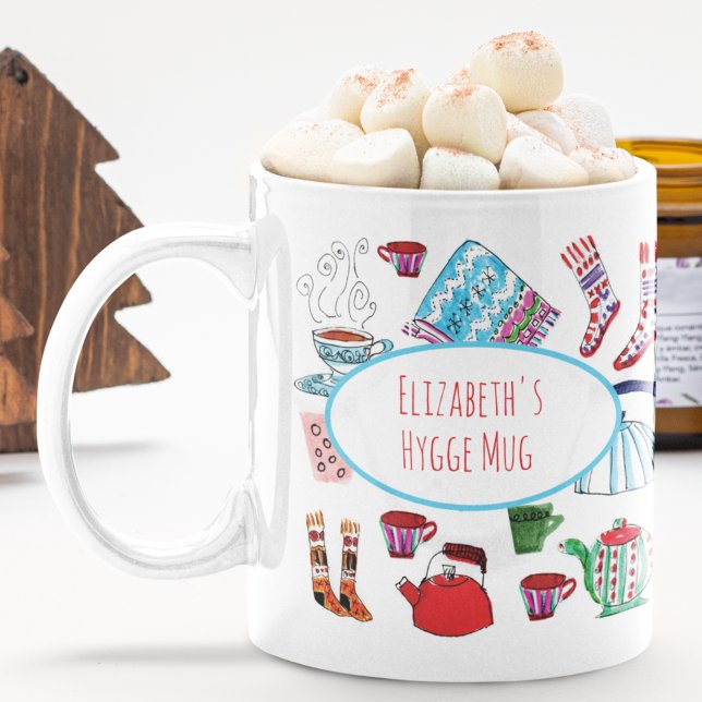Taza De Café Café de invierno retro con mano de Hygge personali (This retro cozy Christmas mug features my own hand-drawn colorful hygge ski lodge images.)