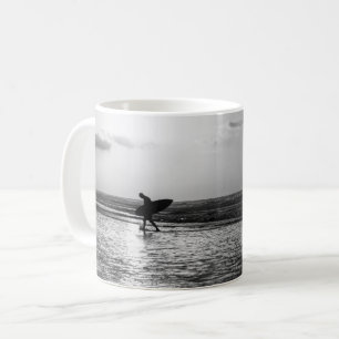 Taza De Café Café en escala de grises para surfista matutino