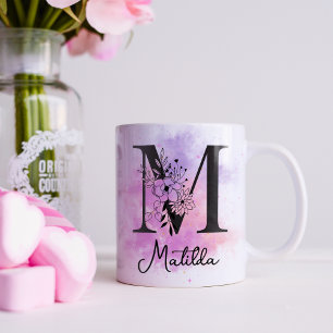 Taza De Café Café M de Monograma de Letra Negra Floral Rosa Púr