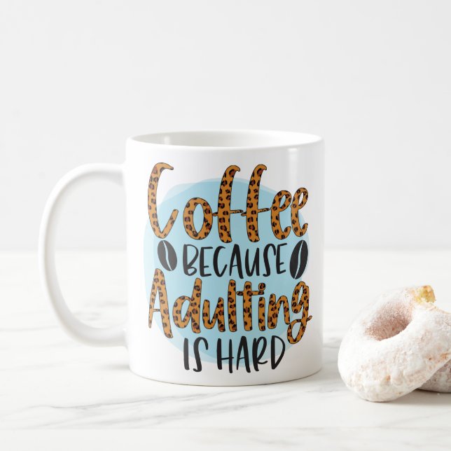 Taza De Café Café moderno porque el adulto es una tipografía di (Con donut)