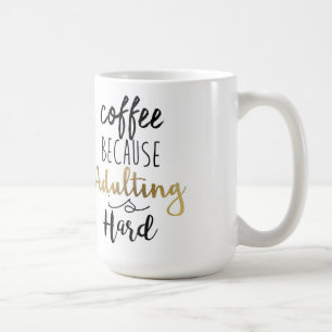 Taza De Café Café porque Adulting es difícilmente tipografía