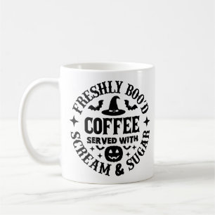 Taza De Café Café recién embrujado servido con grito y azúcar