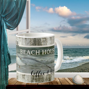 Taza De Café Café y besa la garganta de la casa de la playa