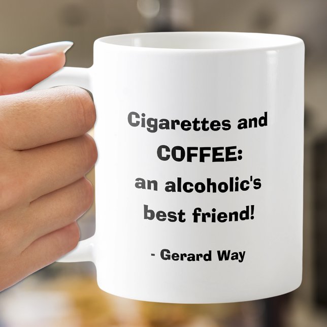 Taza De Café Café y cigarrillos citan texto humorístico (Chuckle over "Cigarettes and Coffee: an alcoholic's best friend" quote on this coffee cup.)