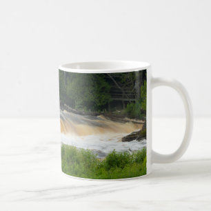 Taza De Café Caídas Inferiores Al Café Tahquamenon