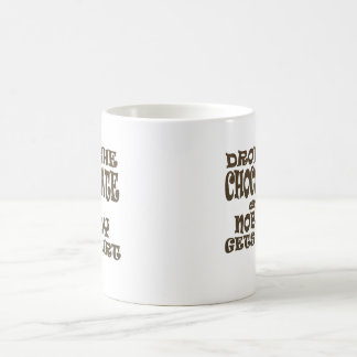 Taza De Café caiga el chocolate y nadie consigue daño