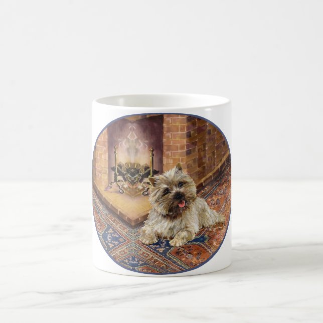 Taza De Café Cairn Terrier junto a una acogedora chimenea (Centro)