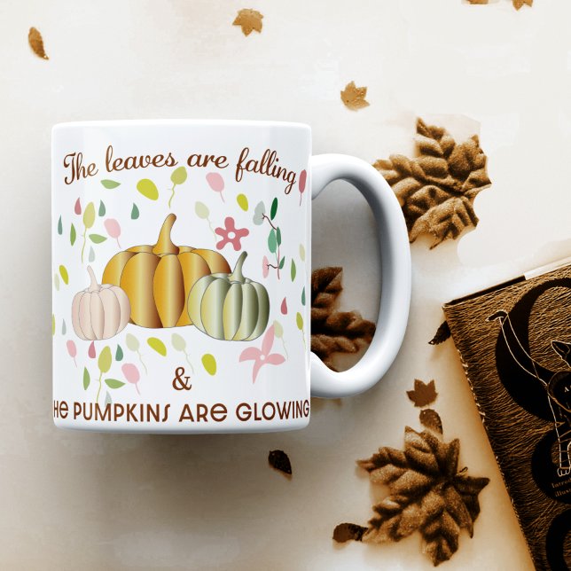 Taza De Café Calabaza brillante y otoño deja un doodle floral (Subido por el creador)