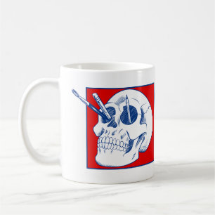 Taza De Café Calavera de artista con lápices y pinceles