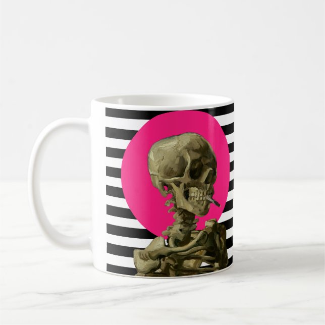 Taza De Café Calavera de un esqueleto con collage de cigarrillo (Izquierda)