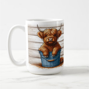Taza De Café Calf de vaca de montaña en balde azul contra pared