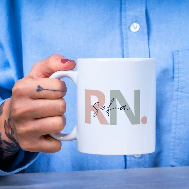 Taza De Café caligrafía de nombre de enfermera registrada RN pe (Subido por el creador)
