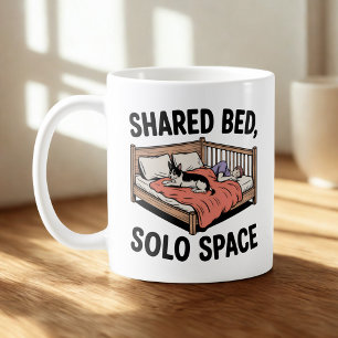Taza De Café Cama compartida, espacio solo   Humor de perros y 