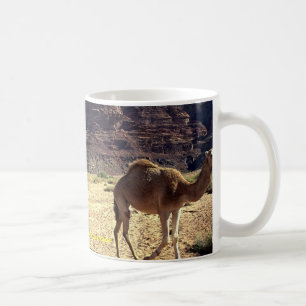 Taza De Café Camellos en el desierto del ron del lecho de un