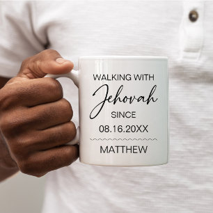 Taza De Café Caminando con Jehová desde Blanco y Negro