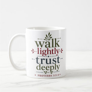 Taza De Café Caminar Ligeramente Confiar Profundamente Versícul