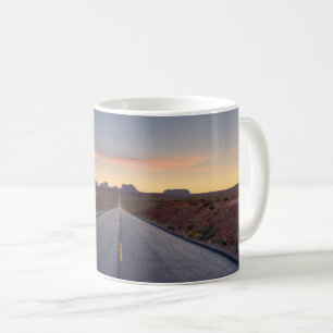 Taza De Café Camino al Parque Tribal del Valle del Monumento