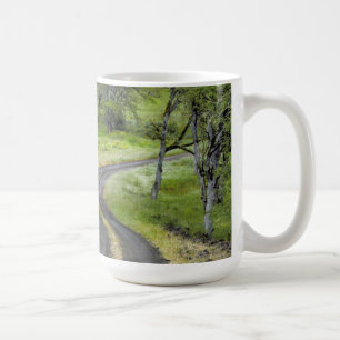 Taza De Café Camino rural a través de árboles, Oregón