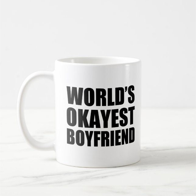 Taza De Café Camisa divertida de los novios más Okayest del mun (Izquierda)