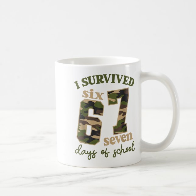 Taza De Café Camo I Survived 67 Six Seven Days Of School Teache (Derecha)