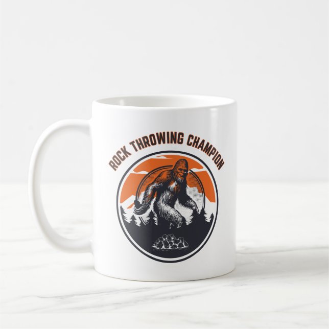 Taza De Café campeón de lanzamiento de roca de gfoot sasquatch (Izquierda)
