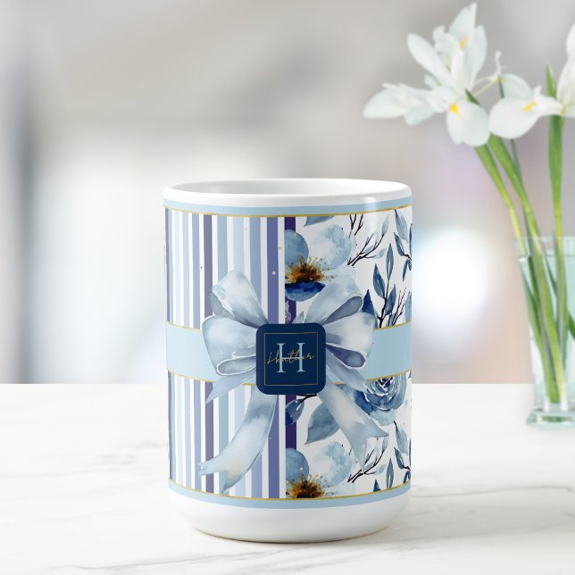 Taza De Café Campo de golf Monograma Azul Flor Blanca (Subido por el creador)