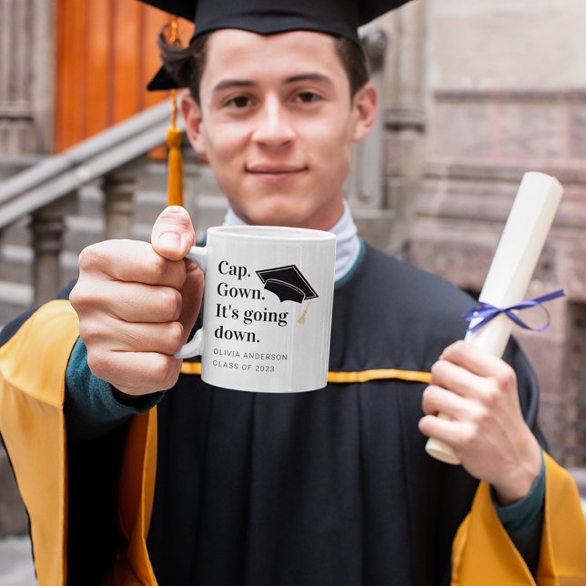 Taza De Café Cap Gown está cayendo en el regalo de graduados (Subido por el creador)