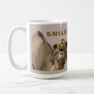 TAZA DE CAFÉ CARA DE CAMELLO CON DIENTES Y GRAN SONRISA TE MIRA