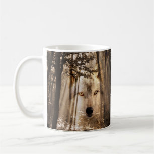 Taza De Café Cara misteriosa del lobo en las maderas