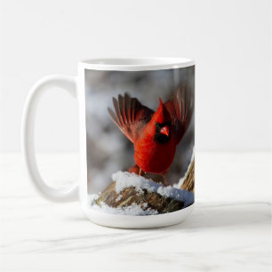 Taza De Café Cardenal rojo en la nieve