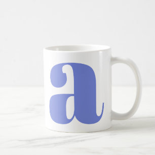 Taza De Café Carta inicial monograma moderna en Periwinkle