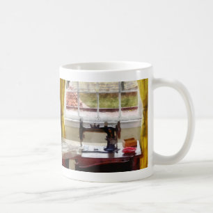 Taza De Café Casa De Granjas Con Máquina De Cosecha