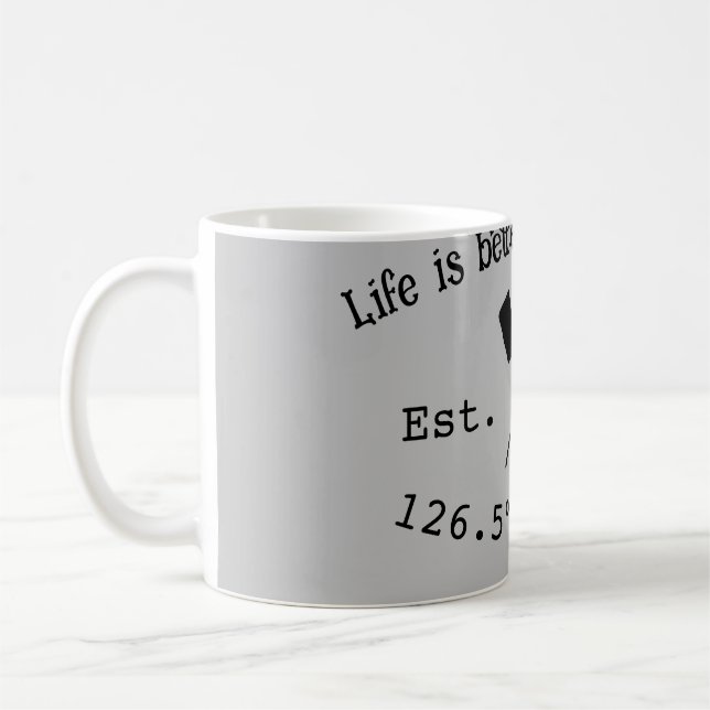 Taza De Café Casa del lago. Fecha año personalizado coordenadas (Izquierda)