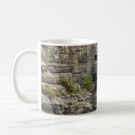 Taza De Café Cascada a través de la piedra