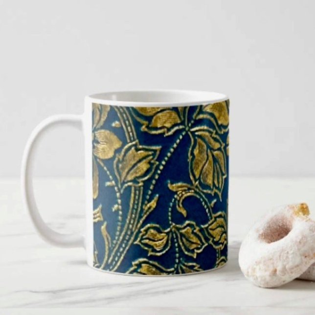 Taza De Café Cascada de Flor de Rosa (Mug available in 11 oz & 15 oz. Microwave and dishwasher safe. 

)