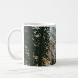 TAZA DE CAFÉ CASCADAS Y VISTAS A LA MONTAÑA