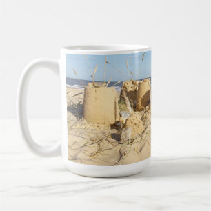 Taza De Café Castillo de arena en la playa
