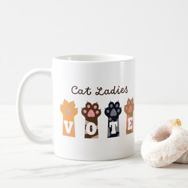 Taza De Café Cat Ladies Vote Tee (Con donut)