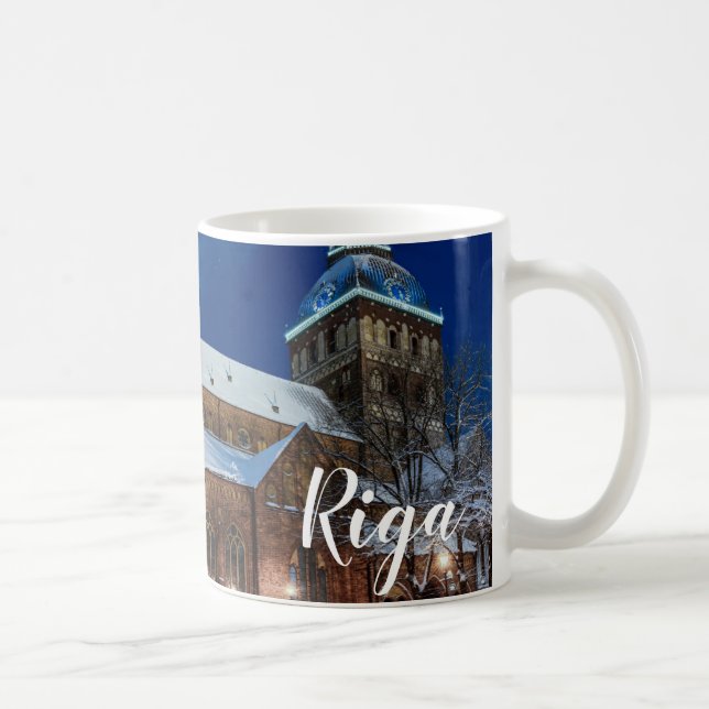 Taza De Café Catedral de Domo en la plaza Dome en Riga, Letonia (Derecha)