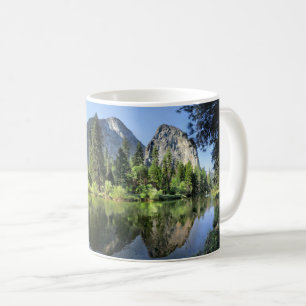 Taza De Café Catedral Roca sobre el río Merced - Yosemite