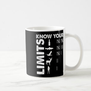 Taza De Café Cazador gracioso conoce tus límites al aire libre 