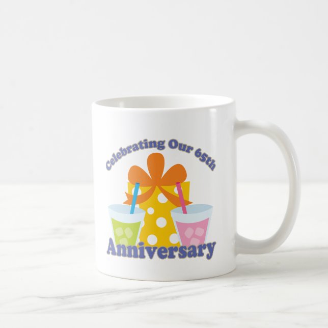 Taza De Café Celebración de nuestro 65.o regalo del aniversario (Derecha)