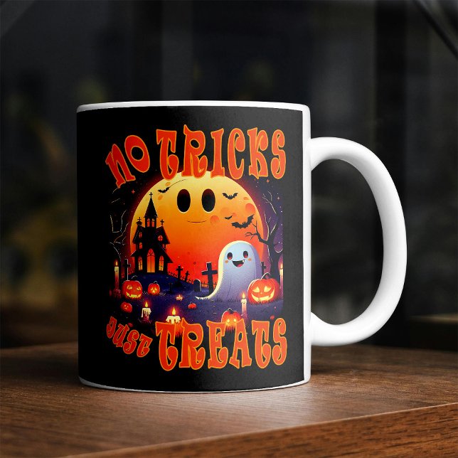 Taza De Café Cementerio de Halloween con un lindo y feliz Fanta (Subido por el creador)